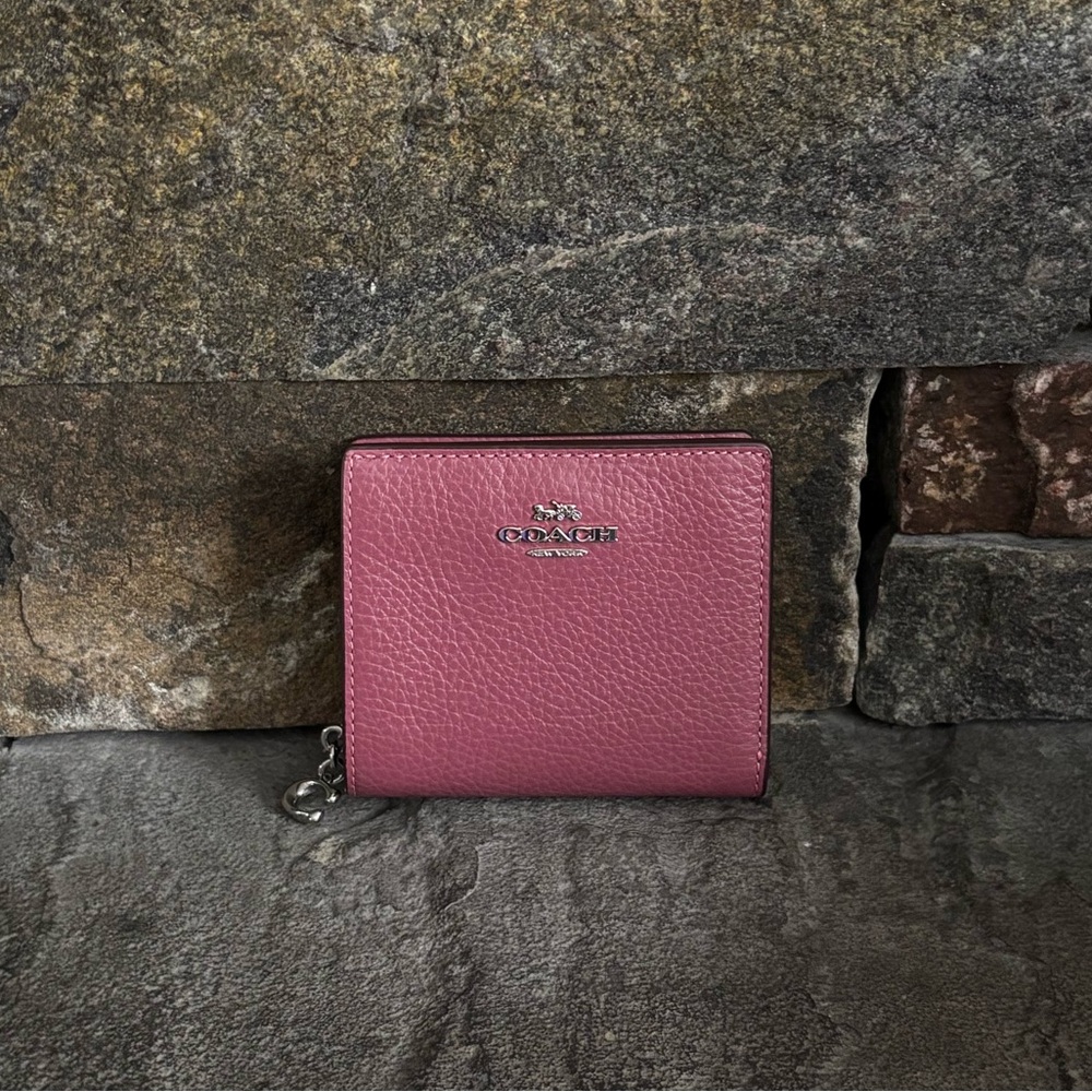 SOLD* DO NOT PURCHASE *COACH Snap Wallet